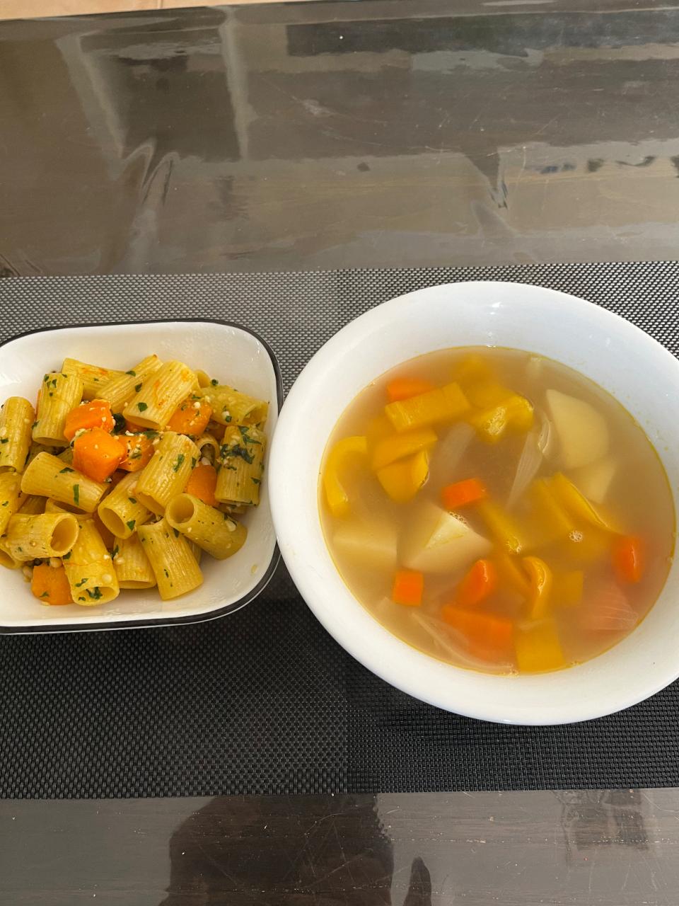 Rigatoni⭐️lentil and yellow capsicum soup